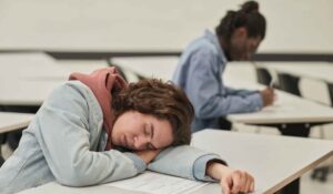 How To Avoid Sleep While Studying And What To Eat